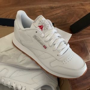 White classic Reebok tennis shoes. Size 8.5